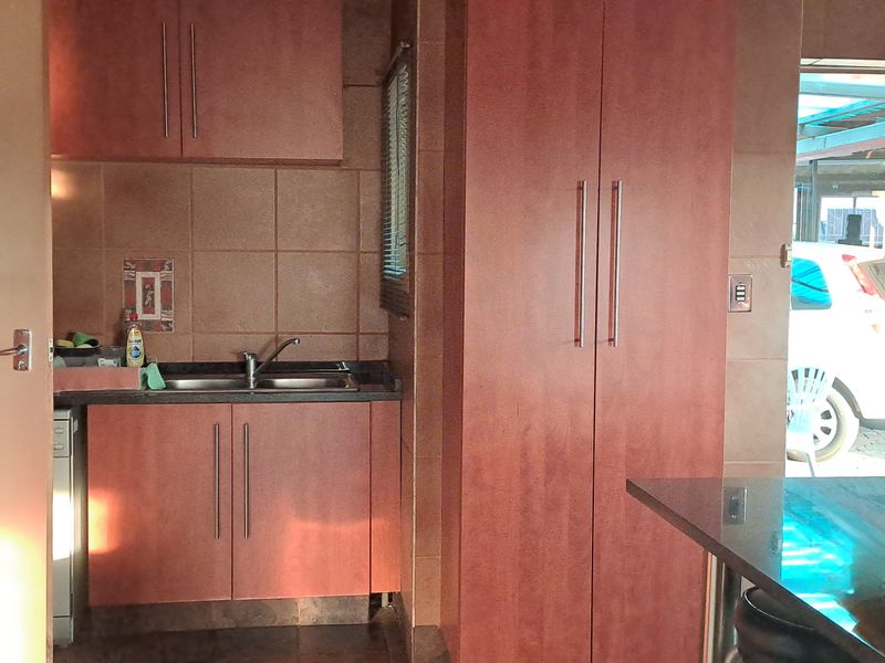 Quiet and Comfort living - Photo 10