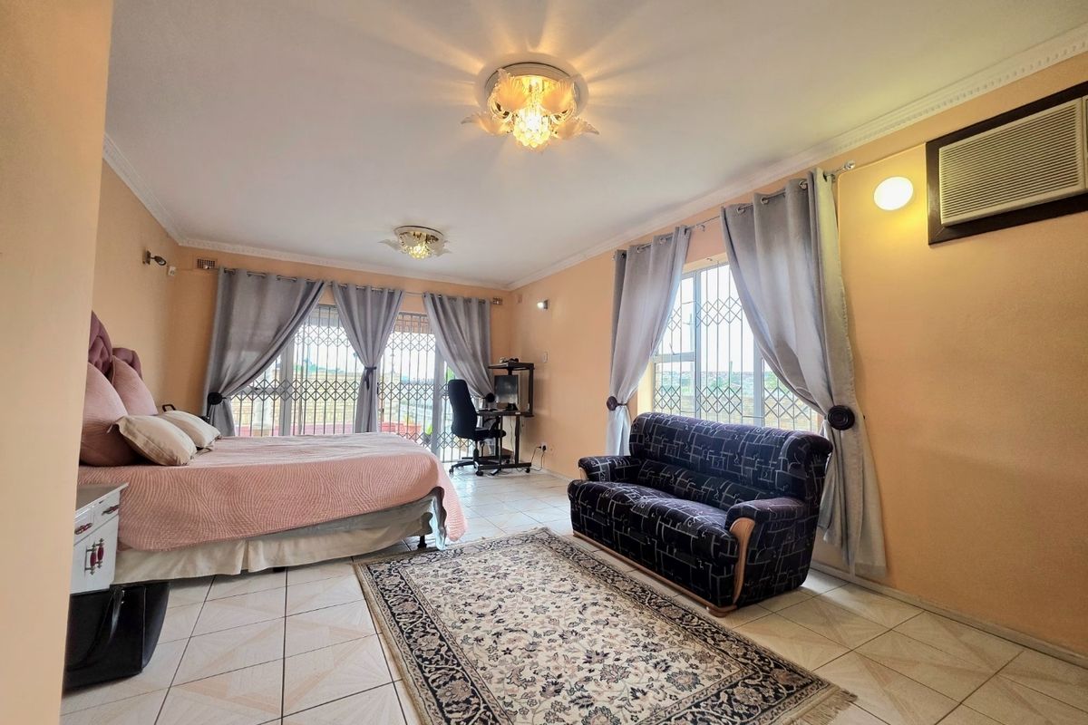 Spacious 4-Bedroom Family Residence Offering Comfort, Security & Sustainability!!!! - Photo 5