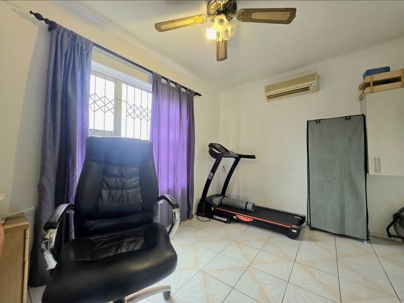 Spacious 4-Bedroom Family Residence Offering Comfort, Security & Sustainability!!!! - Photo 8