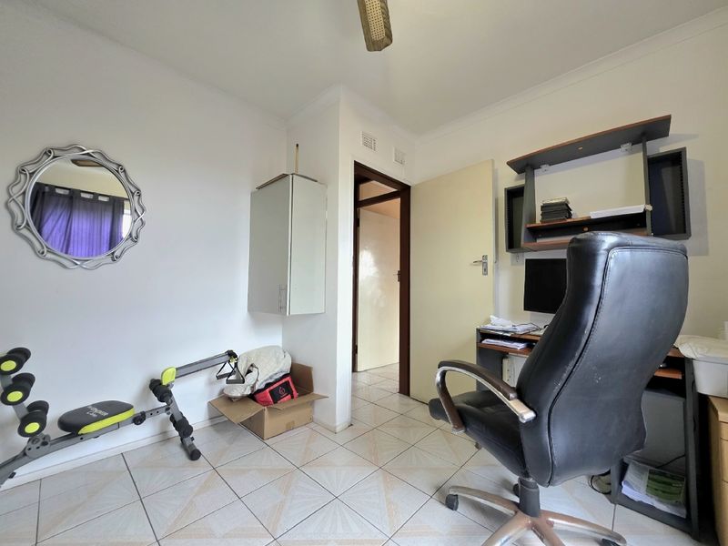 Spacious 4-Bedroom Family Residence Offering Comfort, Security & Sustainability!!!! - Photo 9