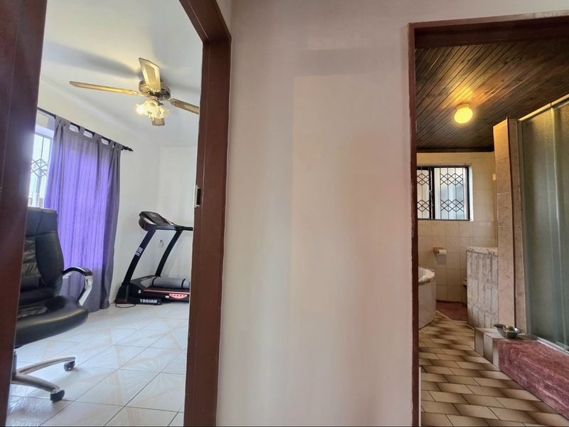 Spacious 4-Bedroom Family Residence Offering Comfort, Security & Sustainability!!!! - Photo 7