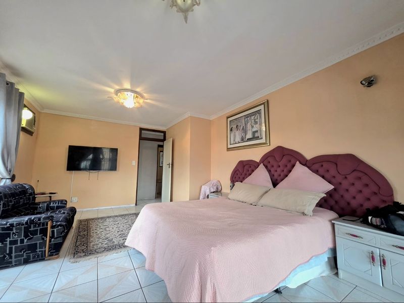 Spacious 4-Bedroom Family Residence Offering Comfort, Security & Sustainability!!!! - Photo 6