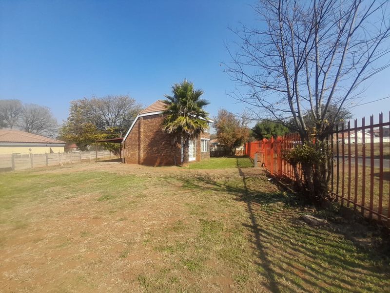Semi face brick house for sale - Photo 8