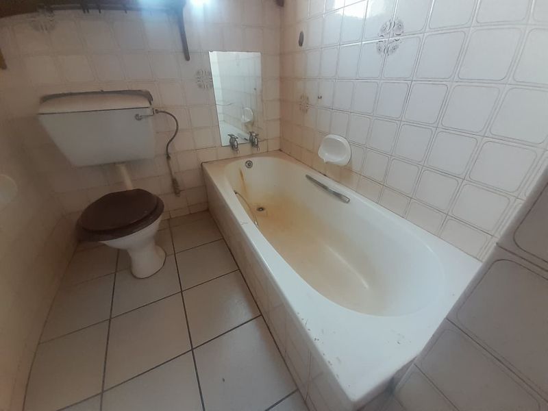 Semi face brick house for sale - Photo 6