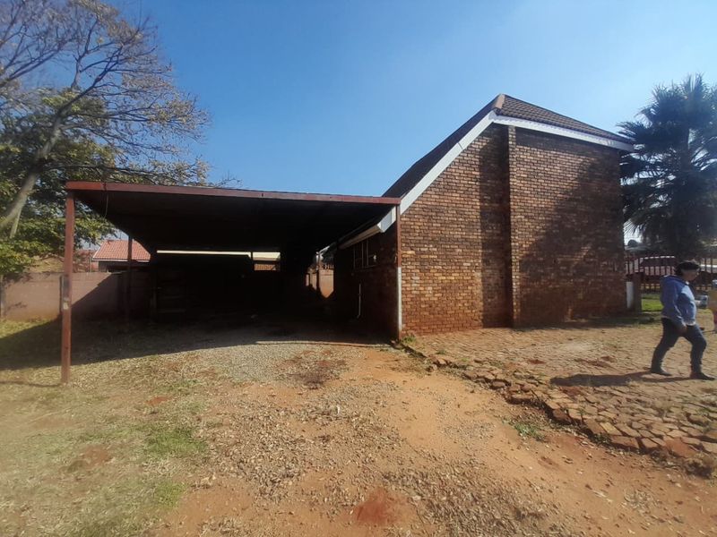 Semi face brick house for sale - Photo 9