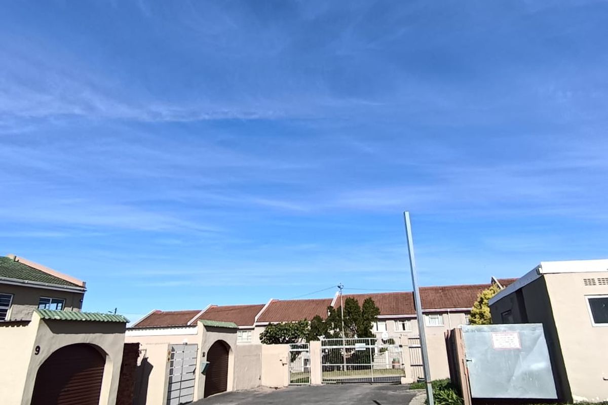 3 Bedroom Duplex in Amalinda - Photo 2