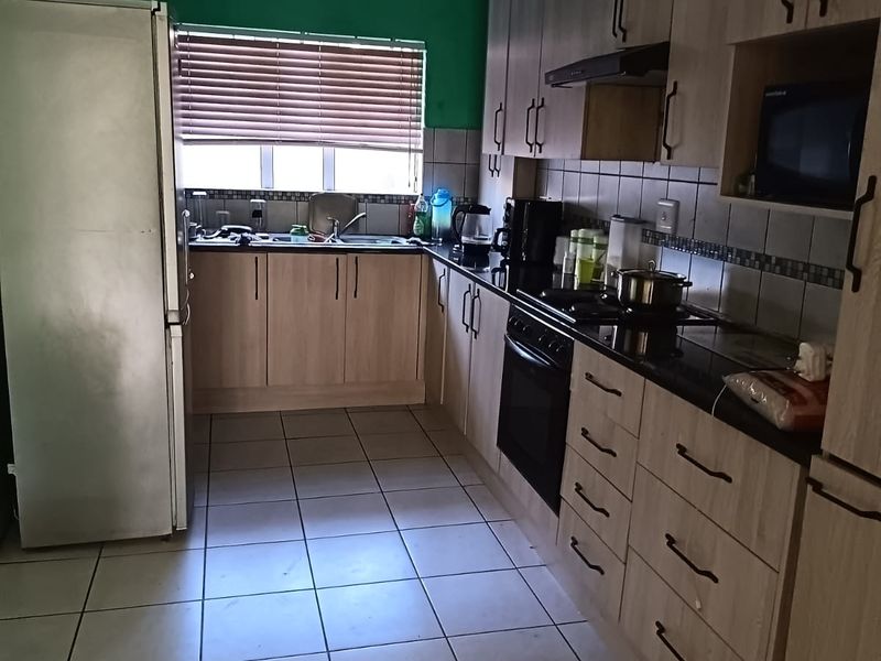 3 Bedroom Duplex in Amalinda - Photo 6