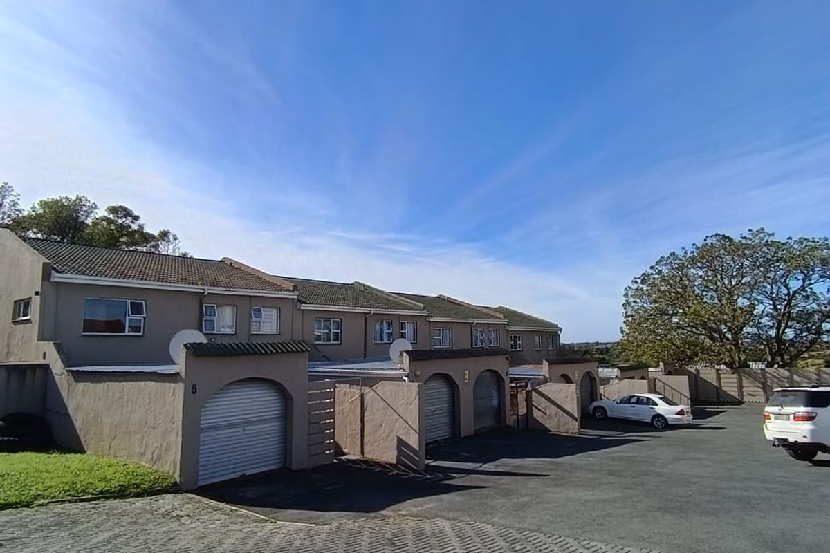 3 Bedroom Duplex in Amalinda - Photo 3