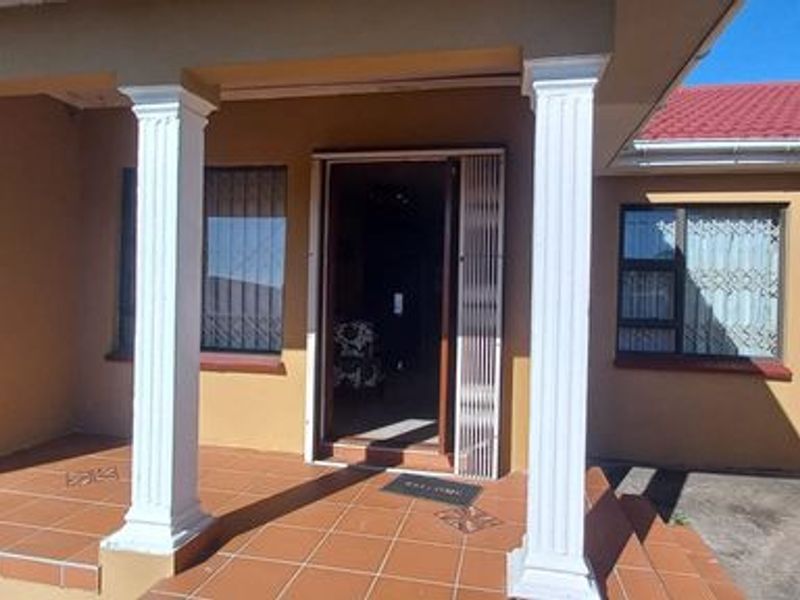3 Bedroom House in Have Hills, East London - Photo 1