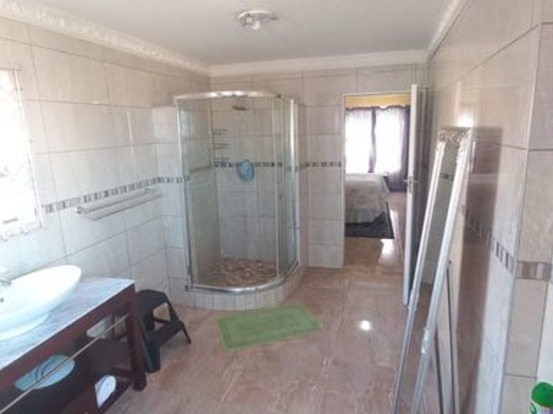 3 Bedroom House in Have Hills, East London - Photo 10