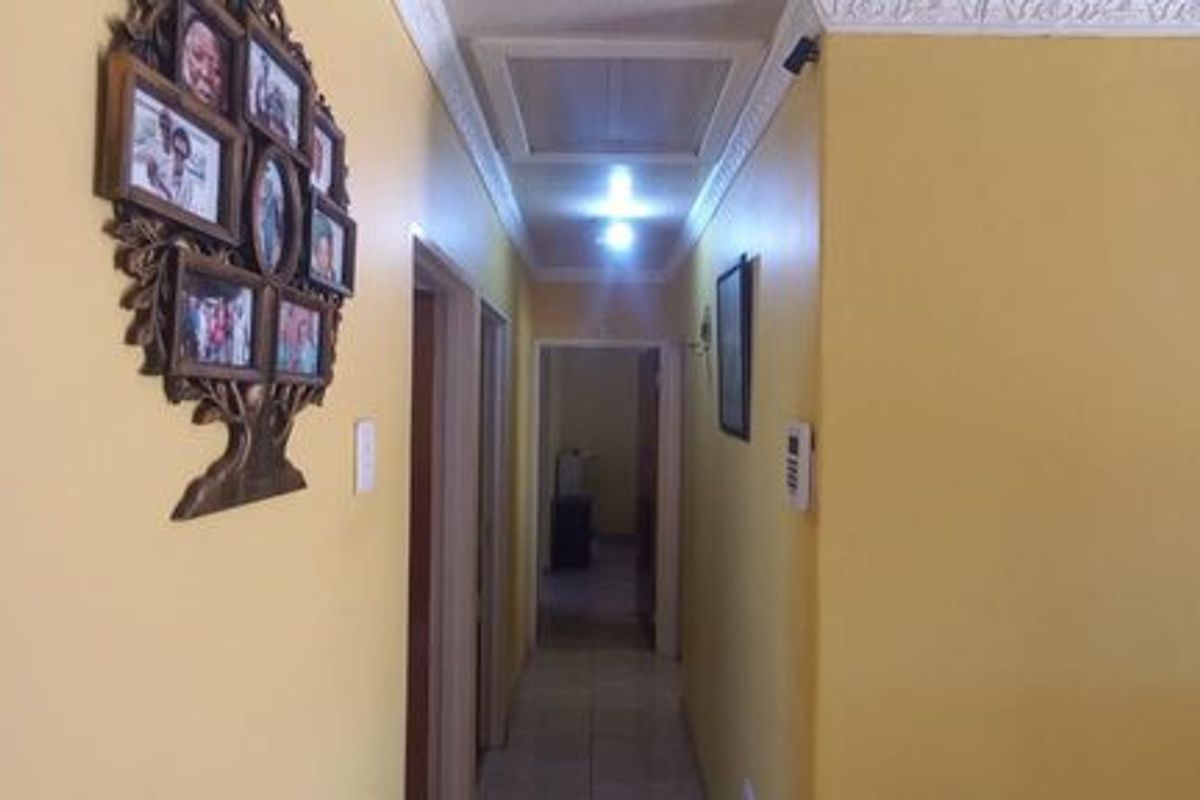 3 Bedroom House in Have Hills, East London - Photo 5
