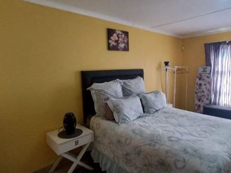 3 Bedroom House in Have Hills, East London - Photo 6