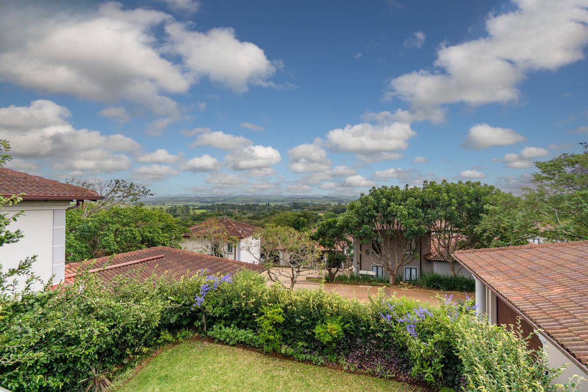Golfing Estate 4 bedroom Family Home in Ballito - Photo 2