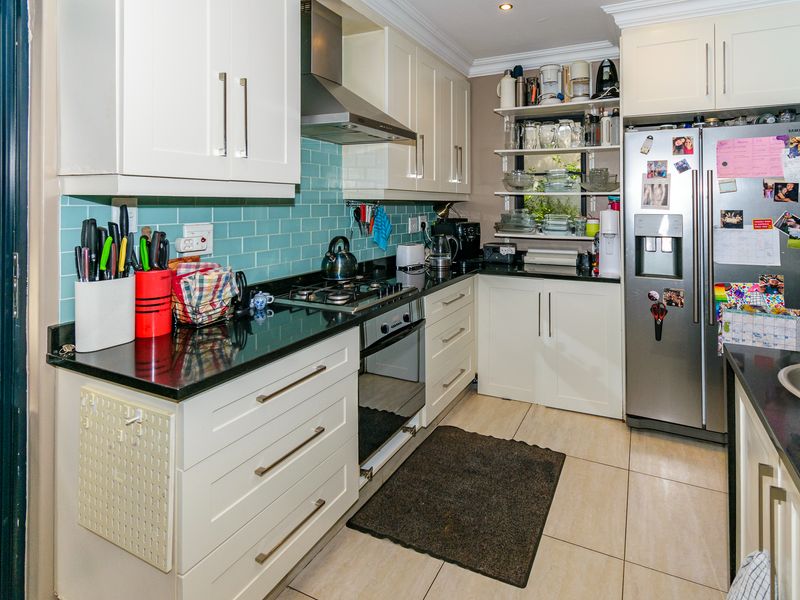Golfing Estate 4 bedroom Family Home in Ballito - Photo 10