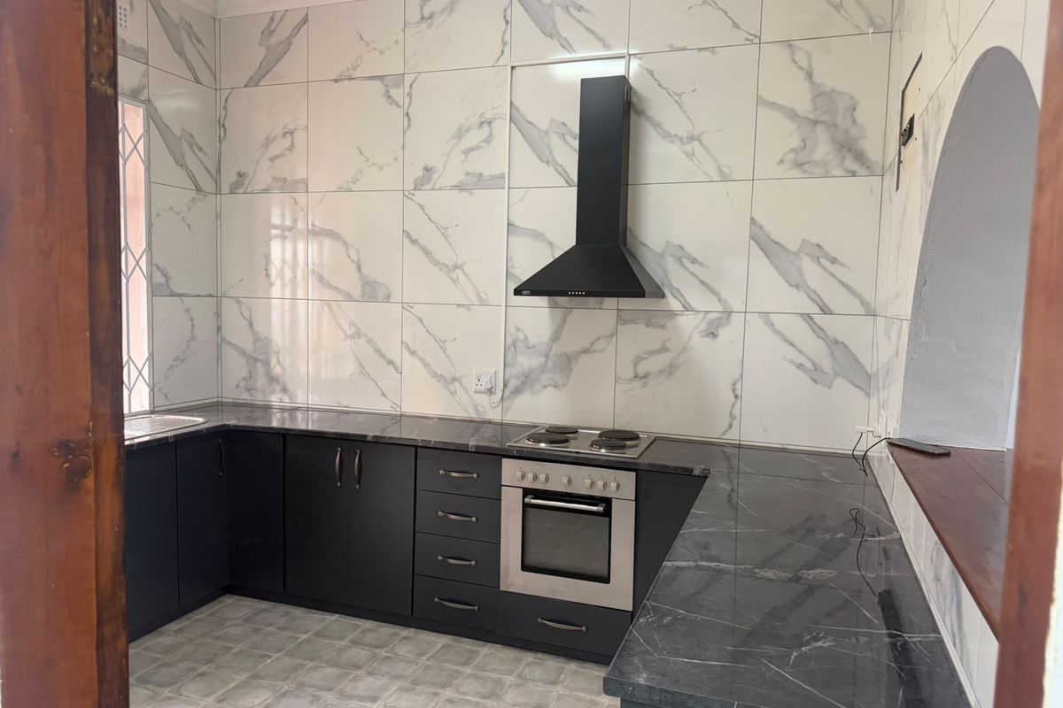 2 Beds 2 Baths  Essenwood - Photo 3