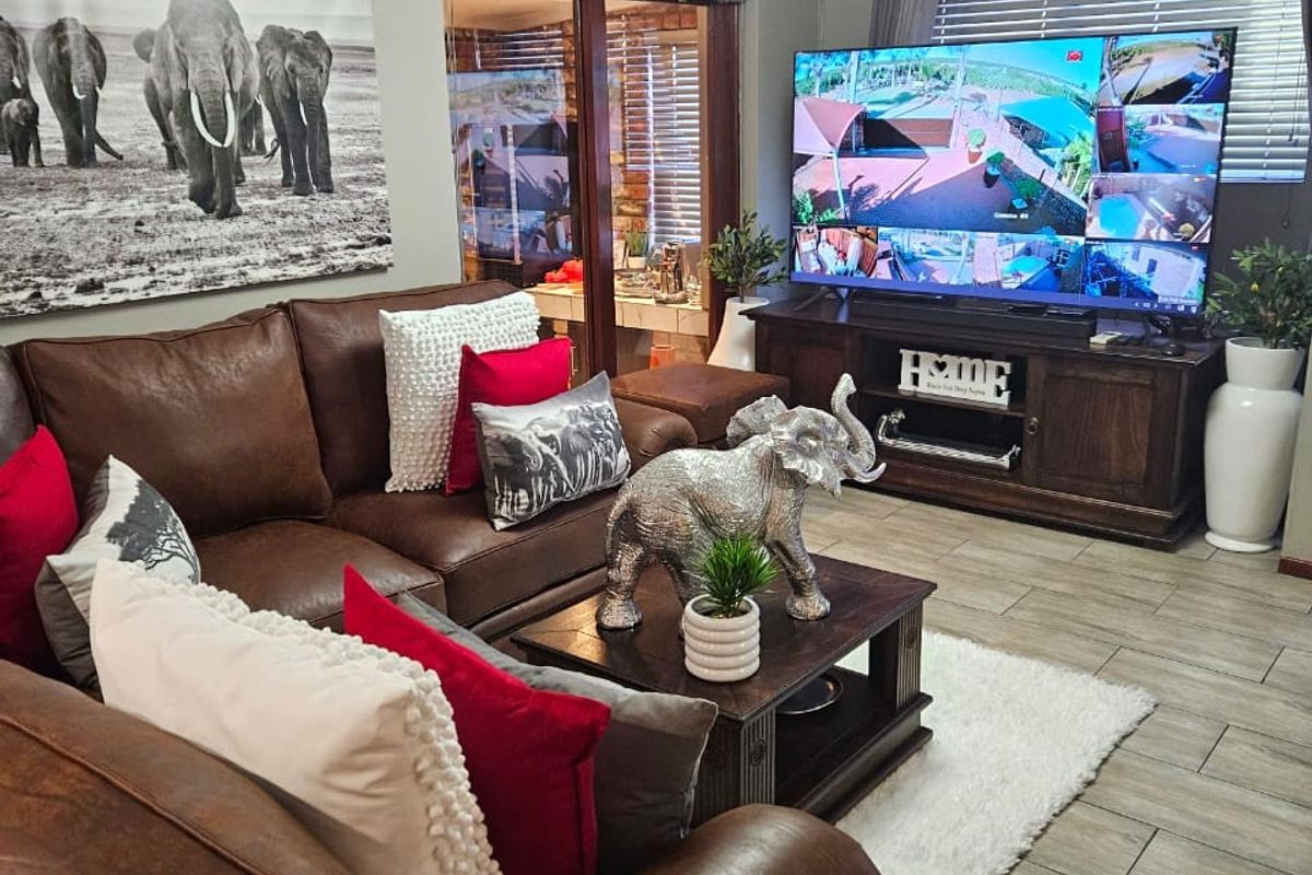 Exquisite Perfection with lock up and go features! - Photo 2