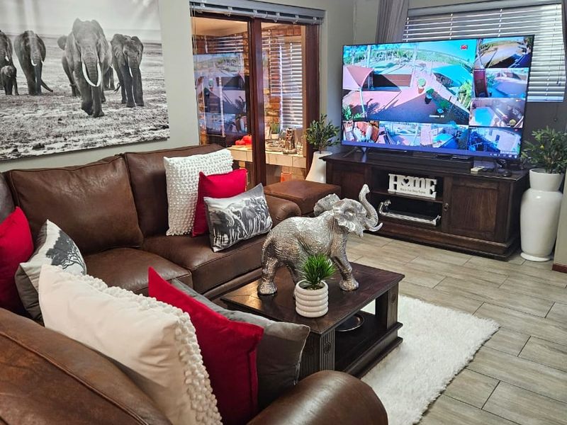Exquisite Perfection with lock up and go features! - Photo 2