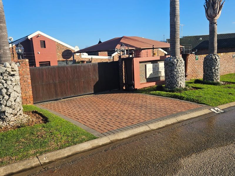 Exquisite Perfection with lock up and go features! - Photo 1