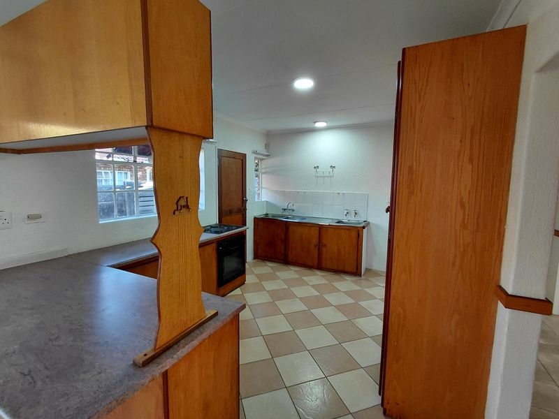 Private face-brick townhouse, Doringkruin, Klerksdorp - Photo 10