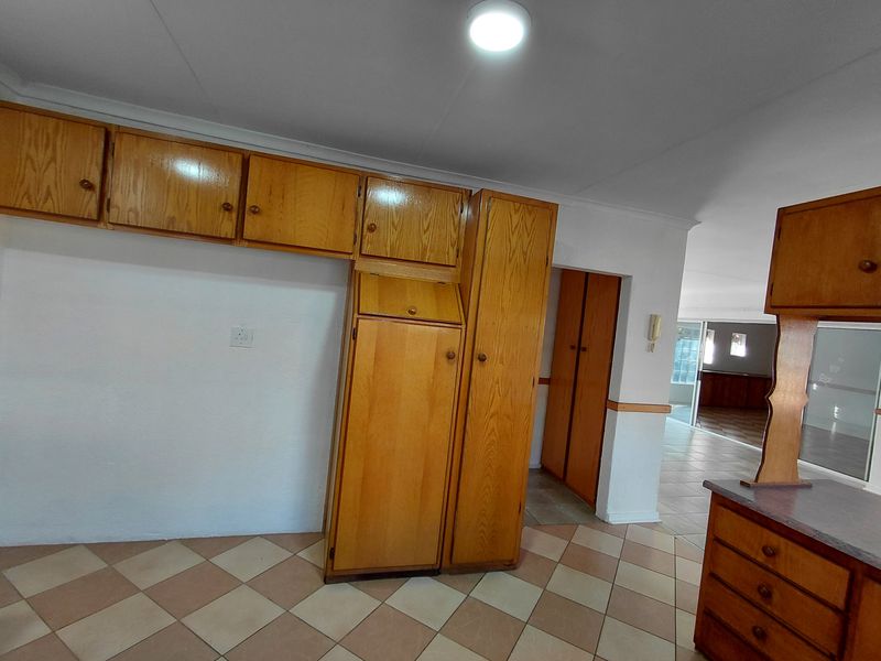 Private face-brick townhouse, Doringkruin, Klerksdorp - Photo 9