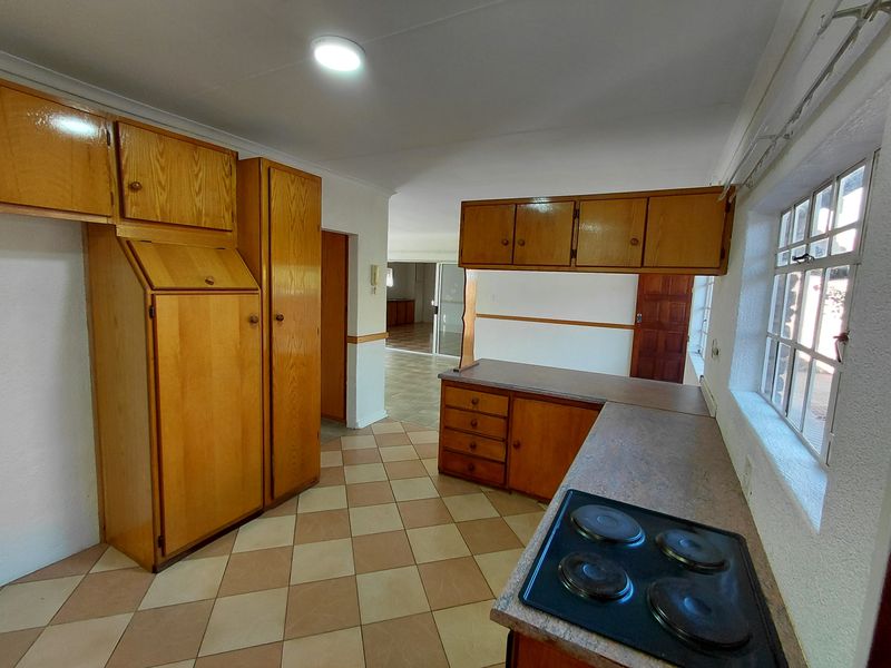 Private face-brick townhouse, Doringkruin, Klerksdorp - Photo 8