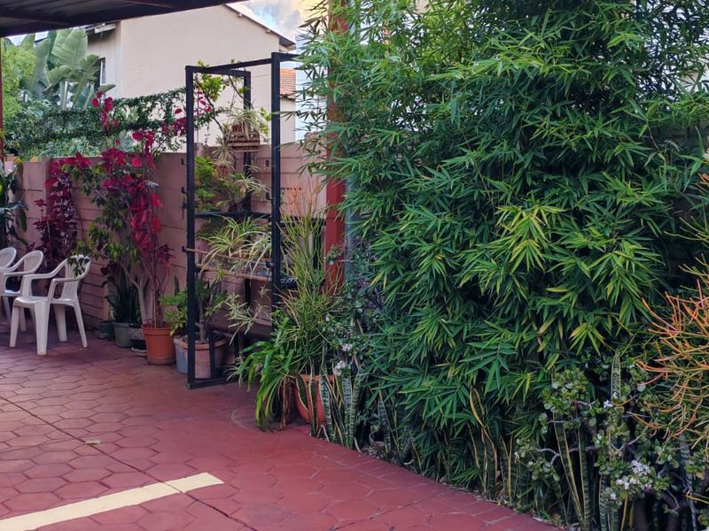 3 Bedroom home plus flat possibility - Photo 3