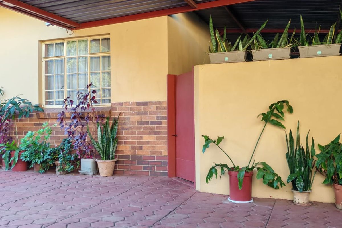 3 Bedroom home plus flat possibility - Photo 4
