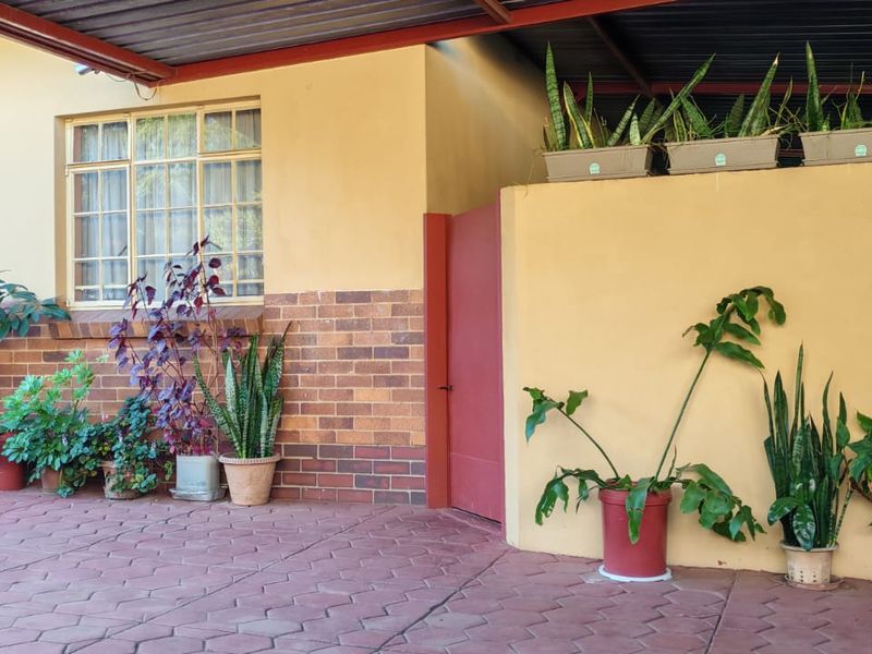 3 Bedroom home plus flat possibility - Photo 4