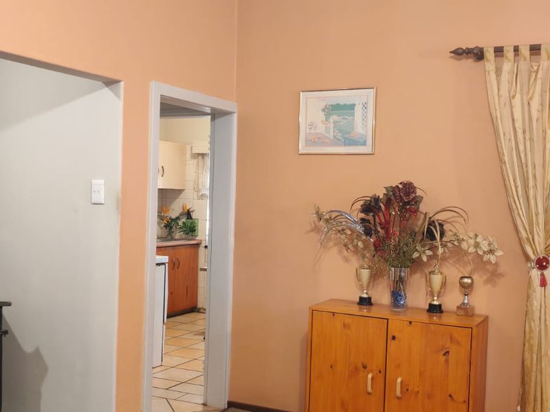 3 Bedroom home plus flat possibility - Photo 6