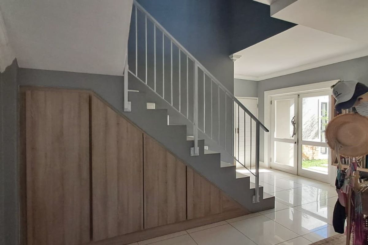 4 Bedroom Luxury Family Home in the Prestigious Avalon Estate ! - Photo 5