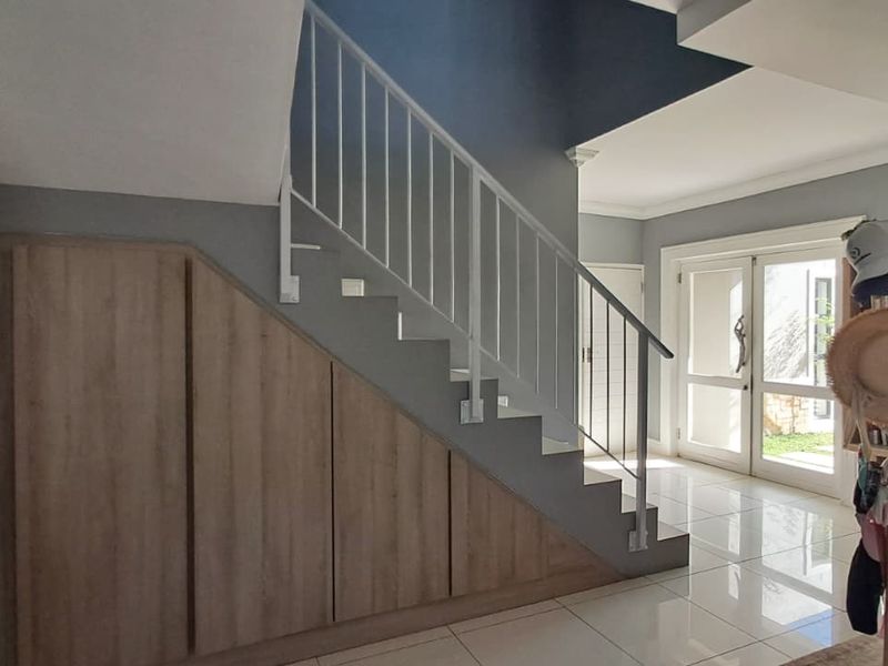 4 Bedroom Luxury Family Home in the Prestigious Avalon Estate ! - Photo 5