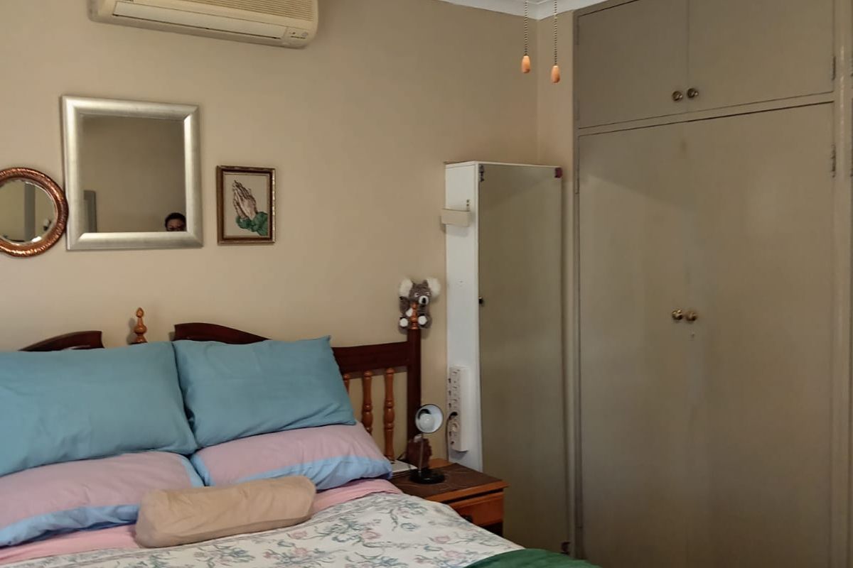 Charming 3-bedroom house in Barry Hertzog Park, Newcastle—perfect for families or investors! Don't - Photo 4