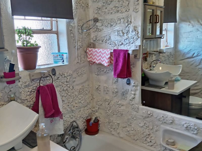 Charming 3-bedroom house in Barry Hertzog Park, Newcastle—perfect for families or investors! Don't - Photo 10