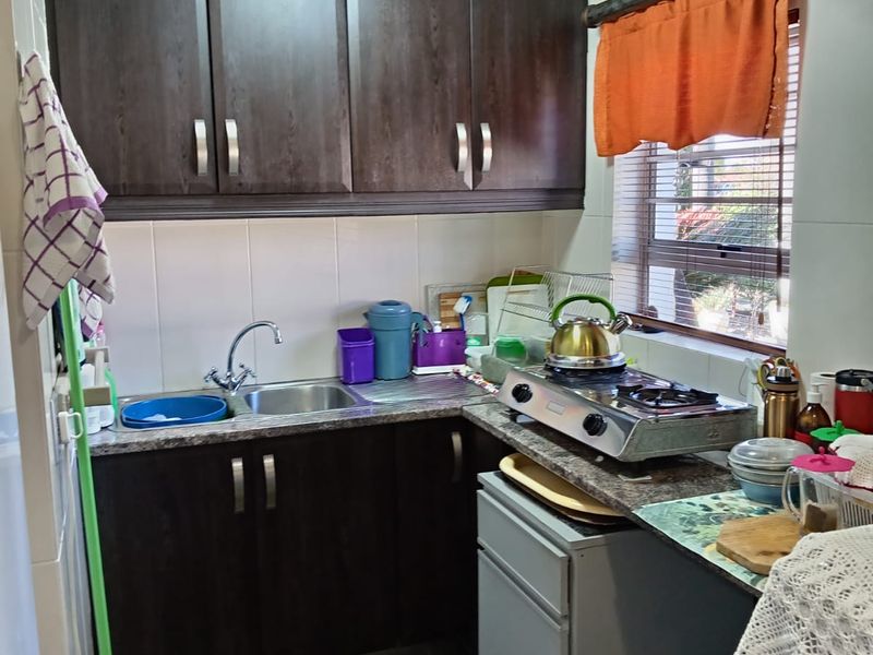 Charming 3-bedroom house in Barry Hertzog Park, Newcastle—perfect for families or investors! Don't - Photo 8