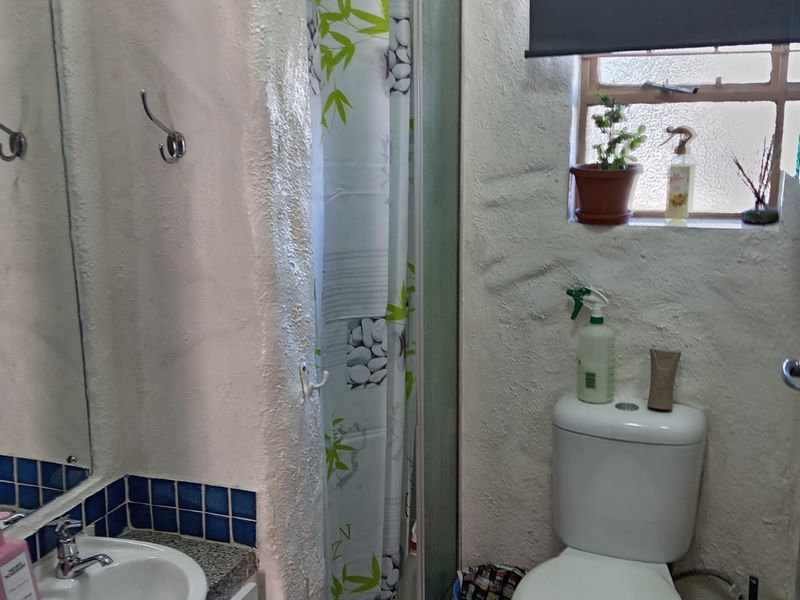 Charming 3-bedroom house in Barry Hertzog Park, Newcastle—perfect for families or investors! Don't - Photo 7