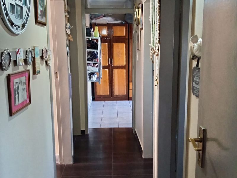Charming 3-bedroom house in Barry Hertzog Park, Newcastle—perfect for families or investors! Don't - Photo 6
