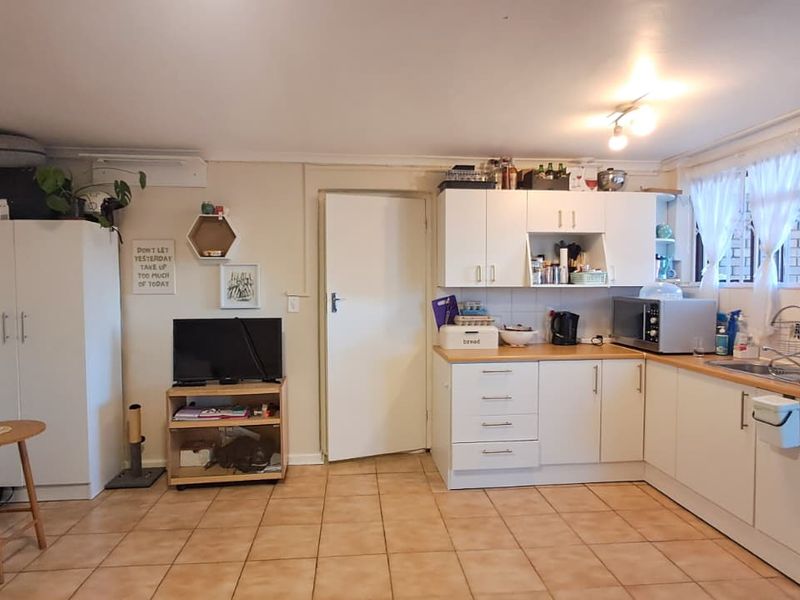Spacious 1-Bedroom Flatlet to Rent in Durbanville Central ! - Photo 7