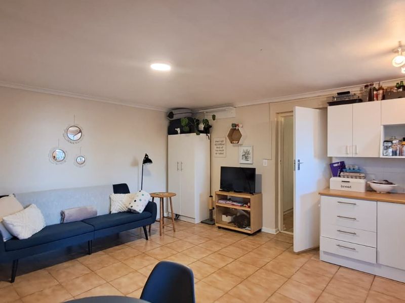 Spacious 1-Bedroom Flatlet to Rent in Durbanville Central ! - Photo 2