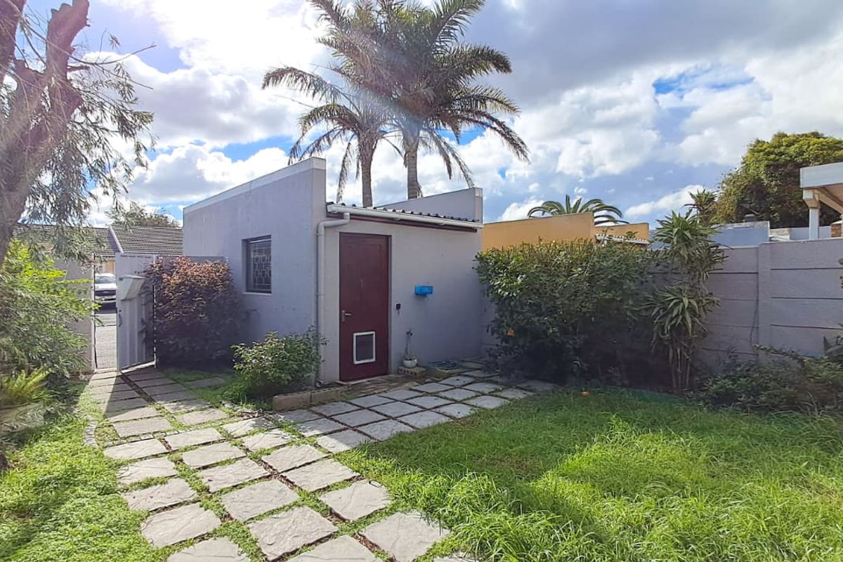 Cozy, Pet-Friendly, Two Bedroom Townhouse in quiet Cul-de-Sac! - Photo 4