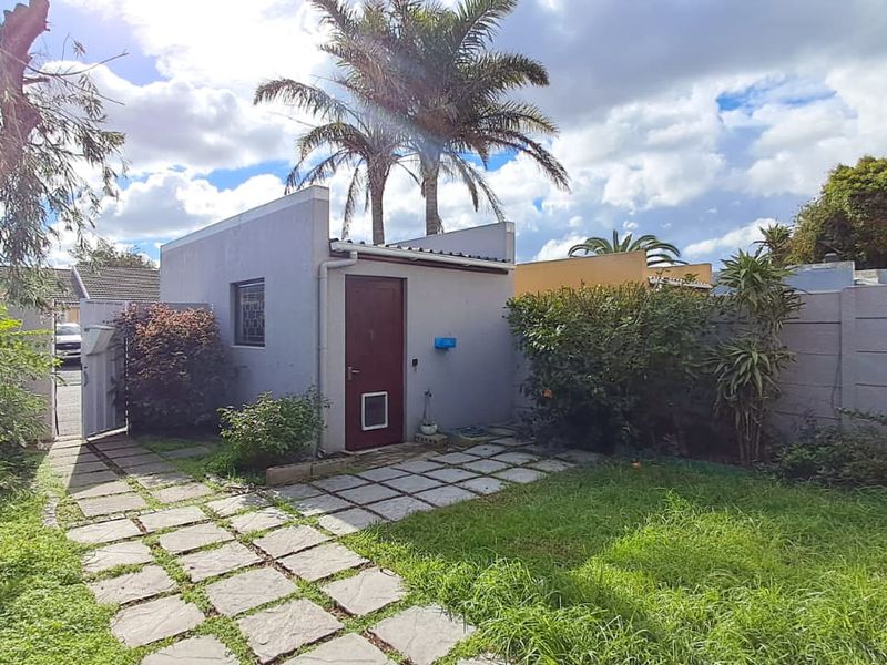 Cozy, Pet-Friendly, Two Bedroom Townhouse in quiet Cul-de-Sac! - Photo 4