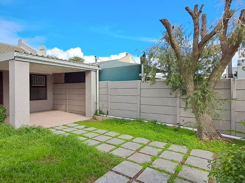 Cozy, Pet-Friendly, Two Bedroom Townhouse in quiet Cul-de-Sac! - Photo 3
