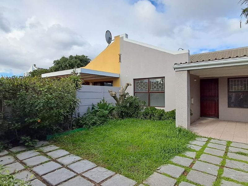 Cozy, Pet-Friendly, Two Bedroom Townhouse in quiet Cul-de-Sac! - Photo 1