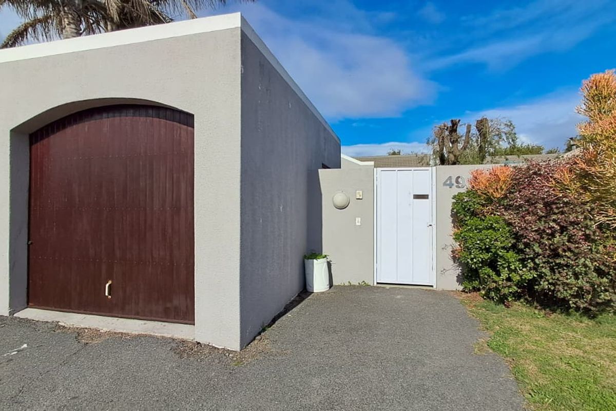 Cozy, Pet-Friendly, Two Bedroom Townhouse in quiet Cul-de-Sac! - Photo 2