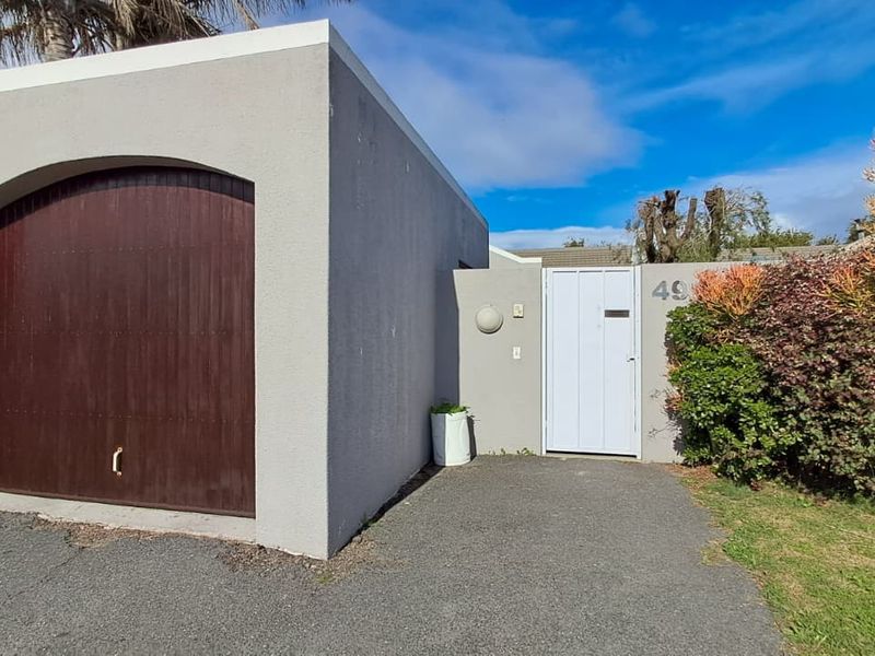 Cozy, Pet-Friendly, Two Bedroom Townhouse in quiet Cul-de-Sac! - Photo 2