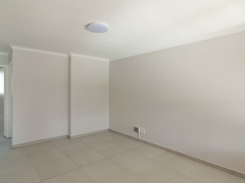 Cozy, Pet-Friendly, Two Bedroom Townhouse in quiet Cul-de-Sac! - Photo 6
