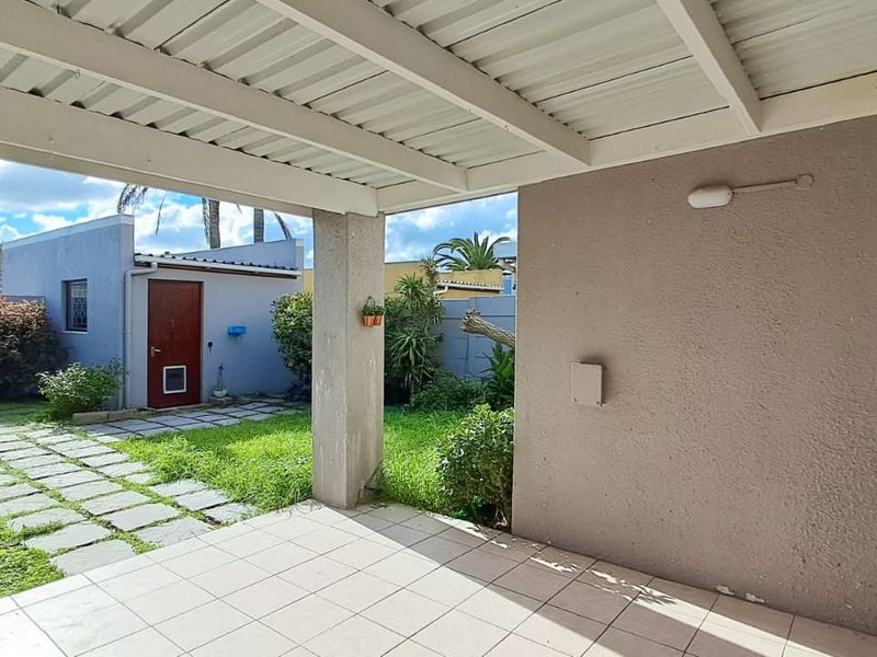 Cozy, Pet-Friendly, Two Bedroom Townhouse in quiet Cul-de-Sac! - Photo 5