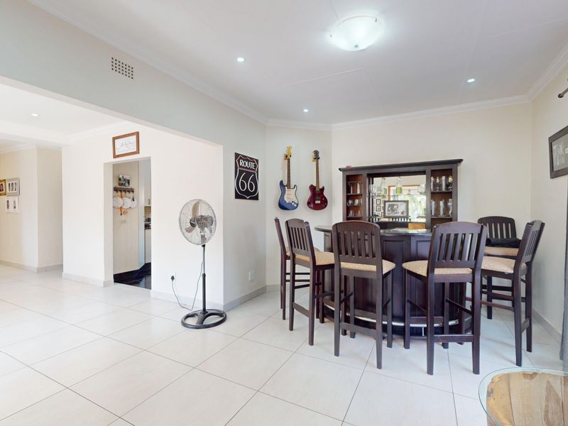 Fully Renovated Family Entertainer with Solar, Studio and Stunning Garden - Photo 5