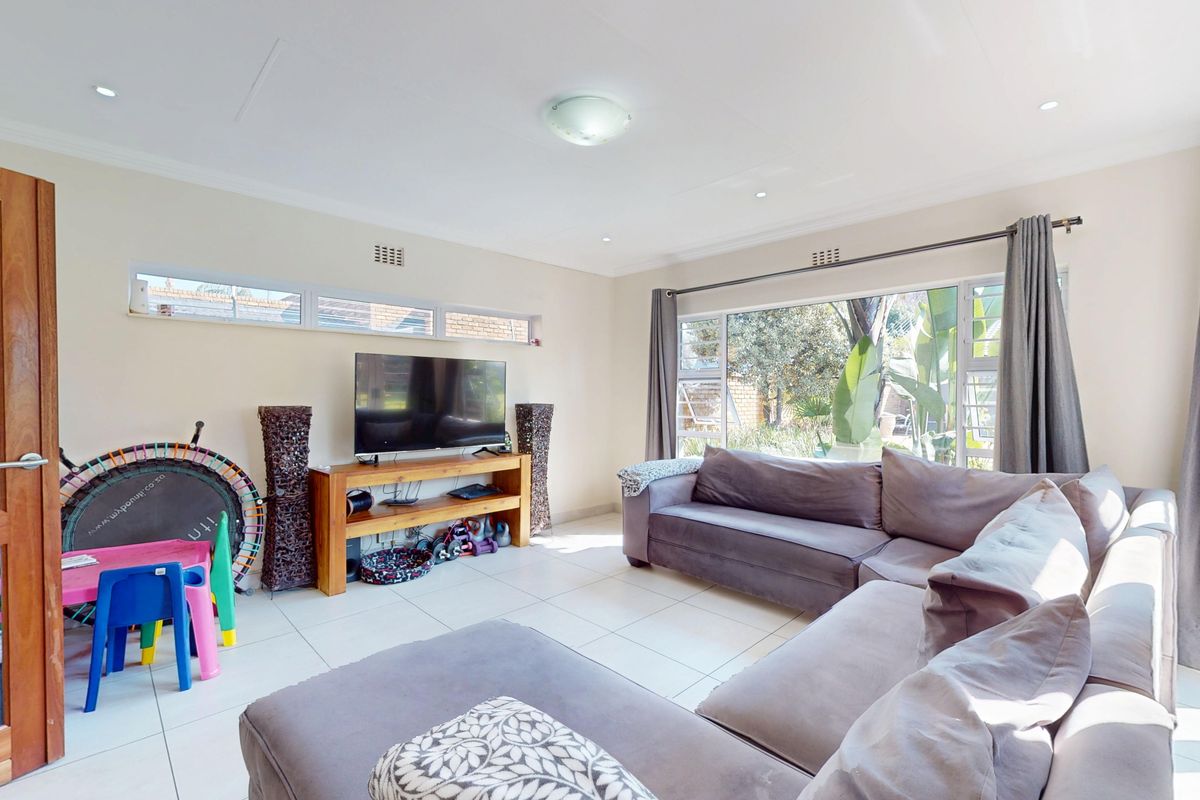 Fully Renovated Family Entertainer with Solar, Studio and Stunning Garden - Photo 4