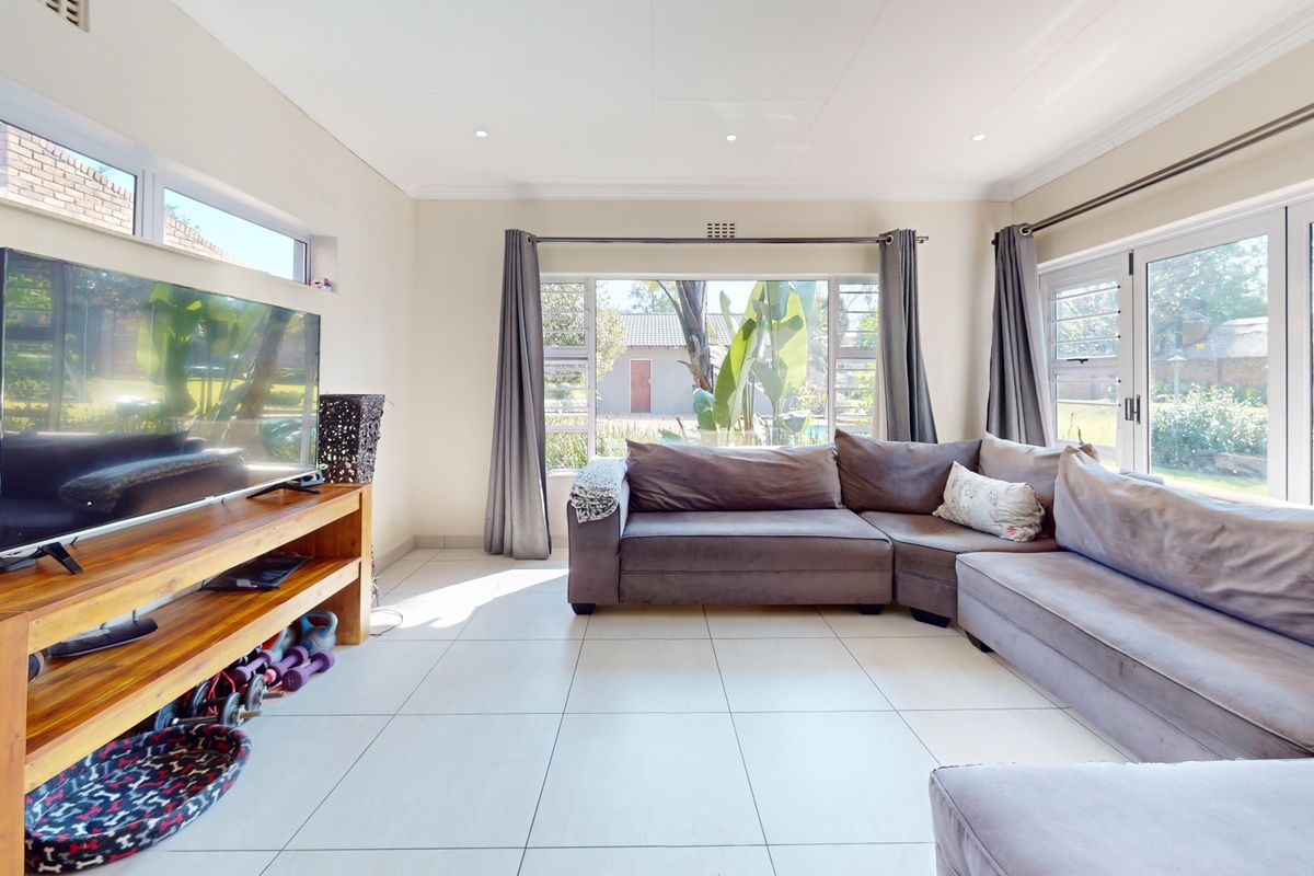 Fully Renovated Family Entertainer with Solar, Studio and Stunning Garden - Photo 3