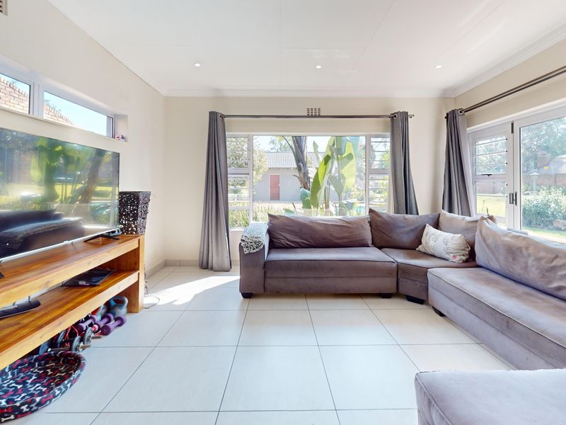 Fully Renovated Family Entertainer with Solar, Studio and Stunning Garden - Photo 3